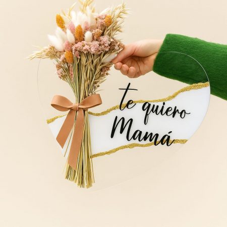 Corazón personalizado y con flores preservadas