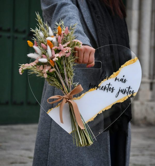 Corazón personalizado y con flores preservadas