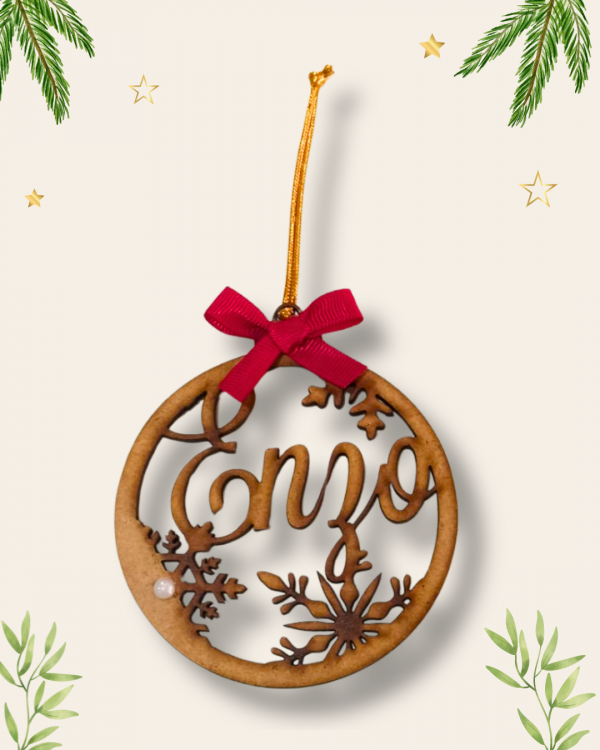 Bola de navidad de madera personalizada con nombre