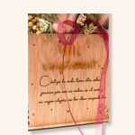 Caja de madera con flores preservadas