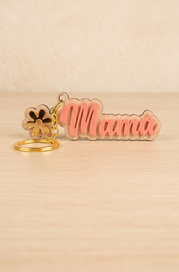 Llavero “Mamá” en madera natural